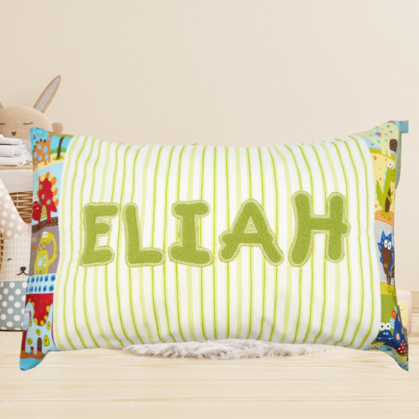 Namenskissen-Hülle 30x50 cm mit Wunschname bestickt als Namensapplikation